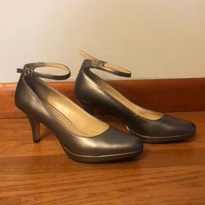 Adrienne Vittadini Silver Heels 7M